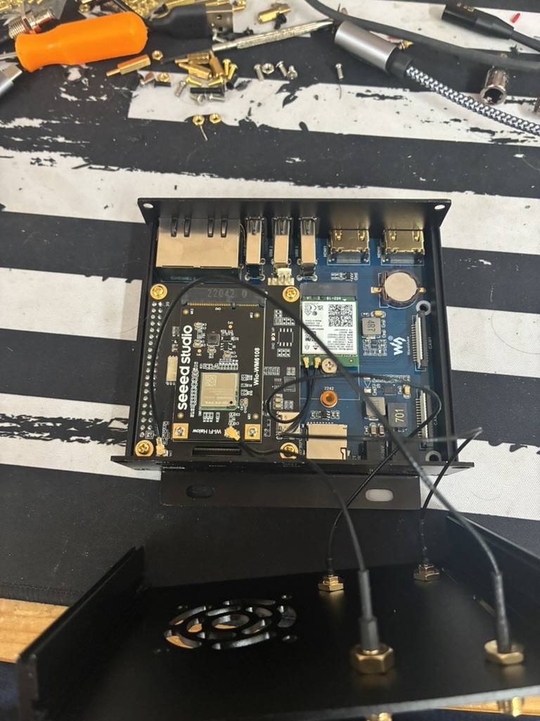 WaveShare CM4 internals